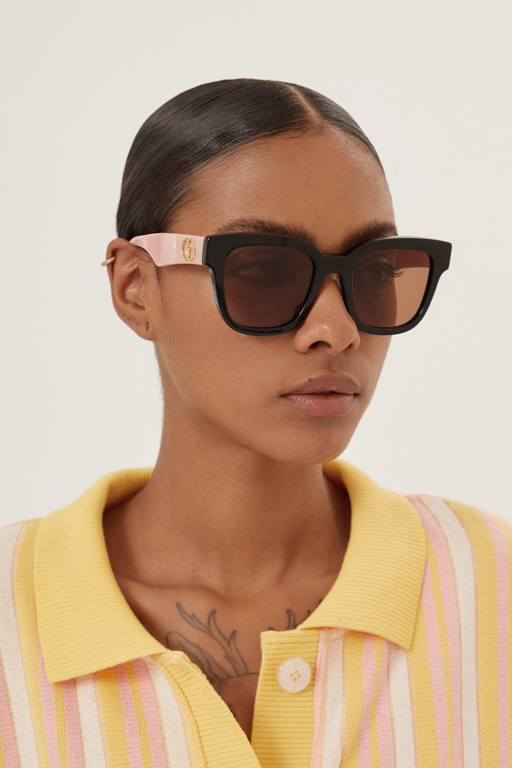 Gucci squared femenine black and marble pink sunglasses