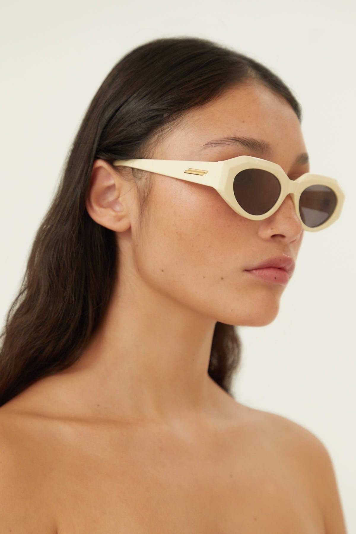 Bottega Veneta oval femenine ivory sunglasses