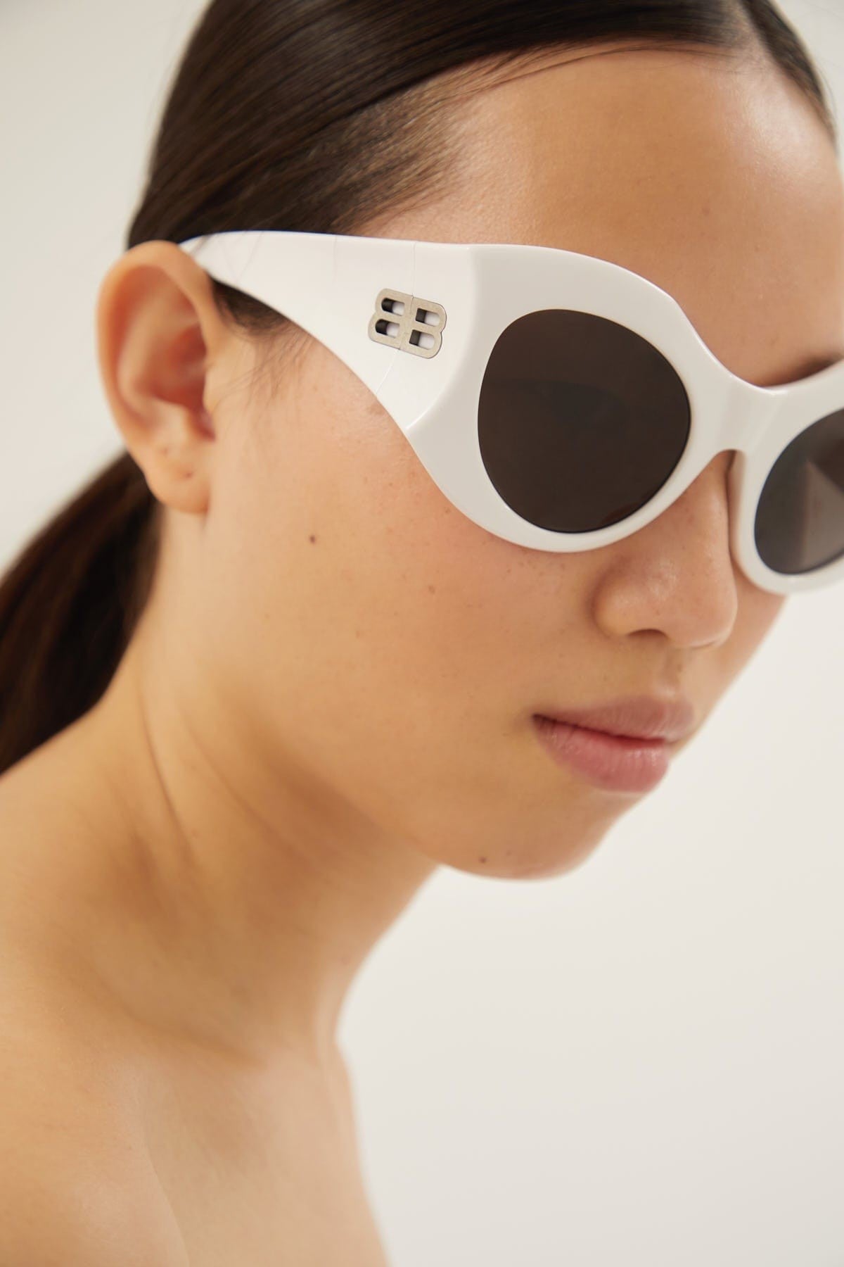 Balenciaga hourglass round sunglasses in white