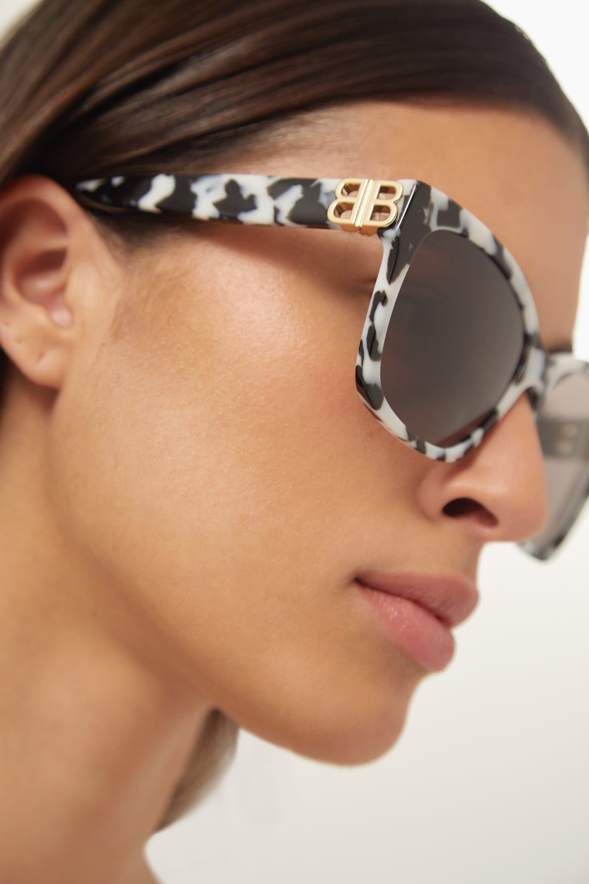 Balenciaga squared femenine zebra sunglasses with BB folding