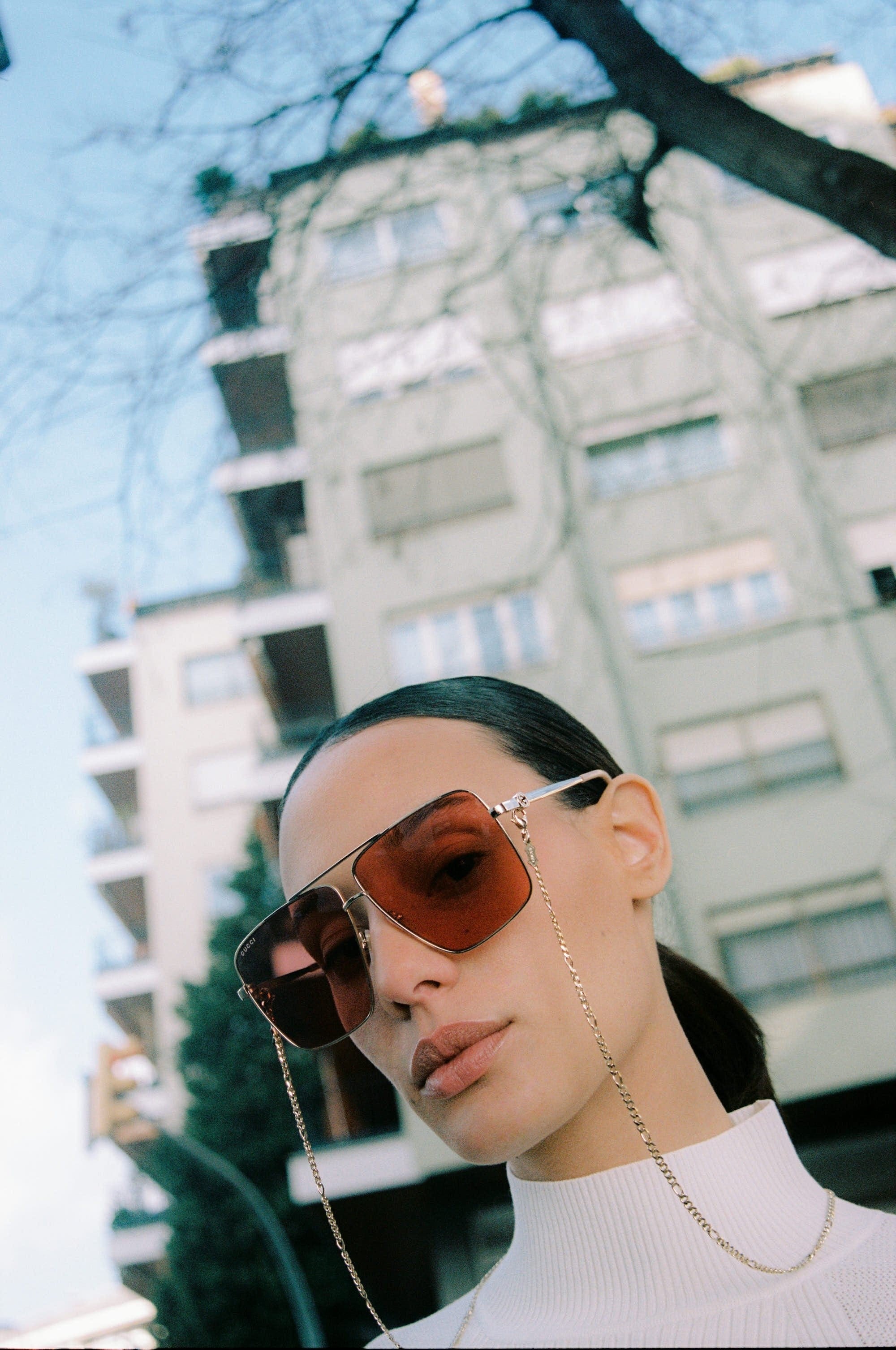 Gucci squared metal gold sunglasses with chain