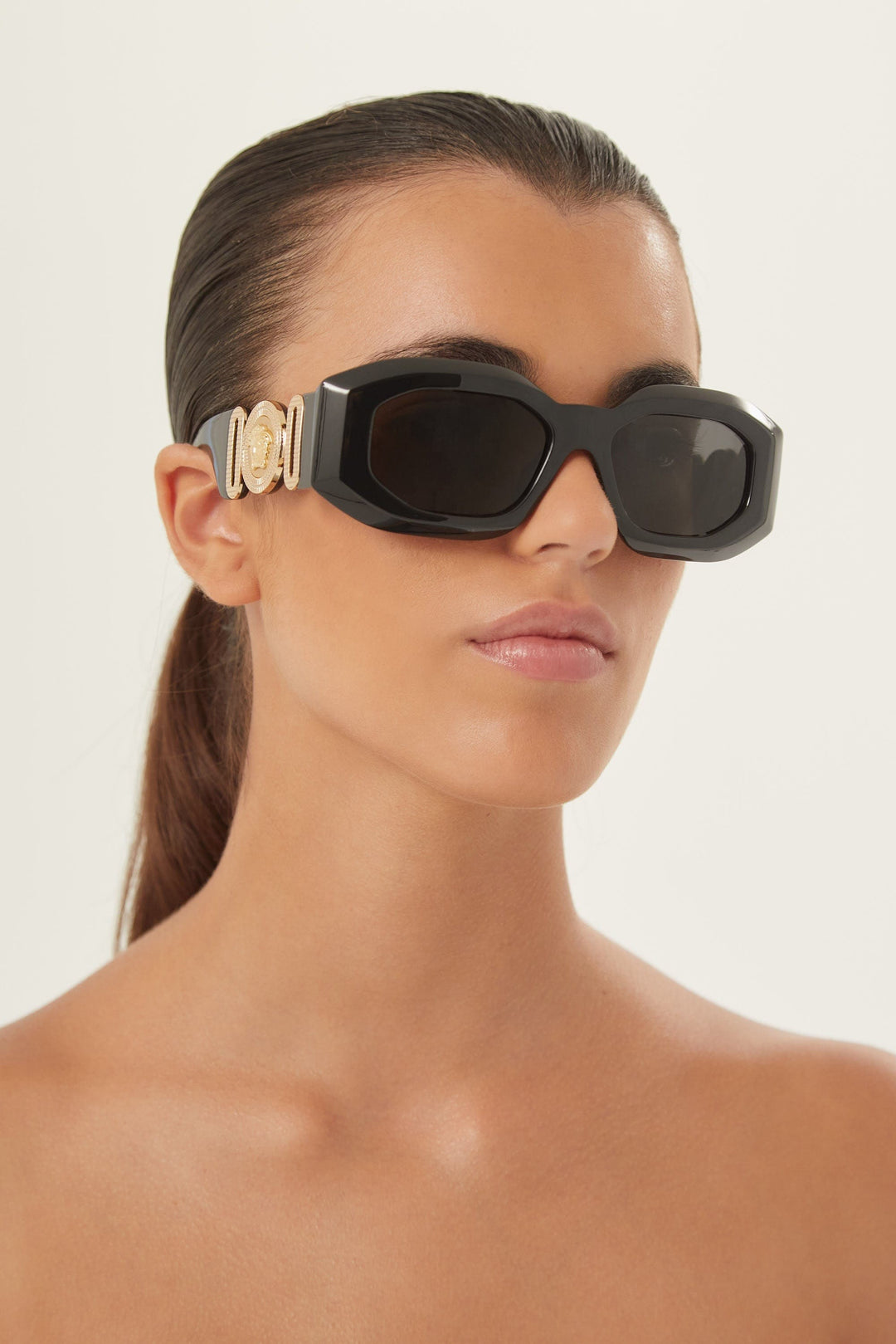 Versace biggie bold oval sunglasses in black with iconic jellyfish