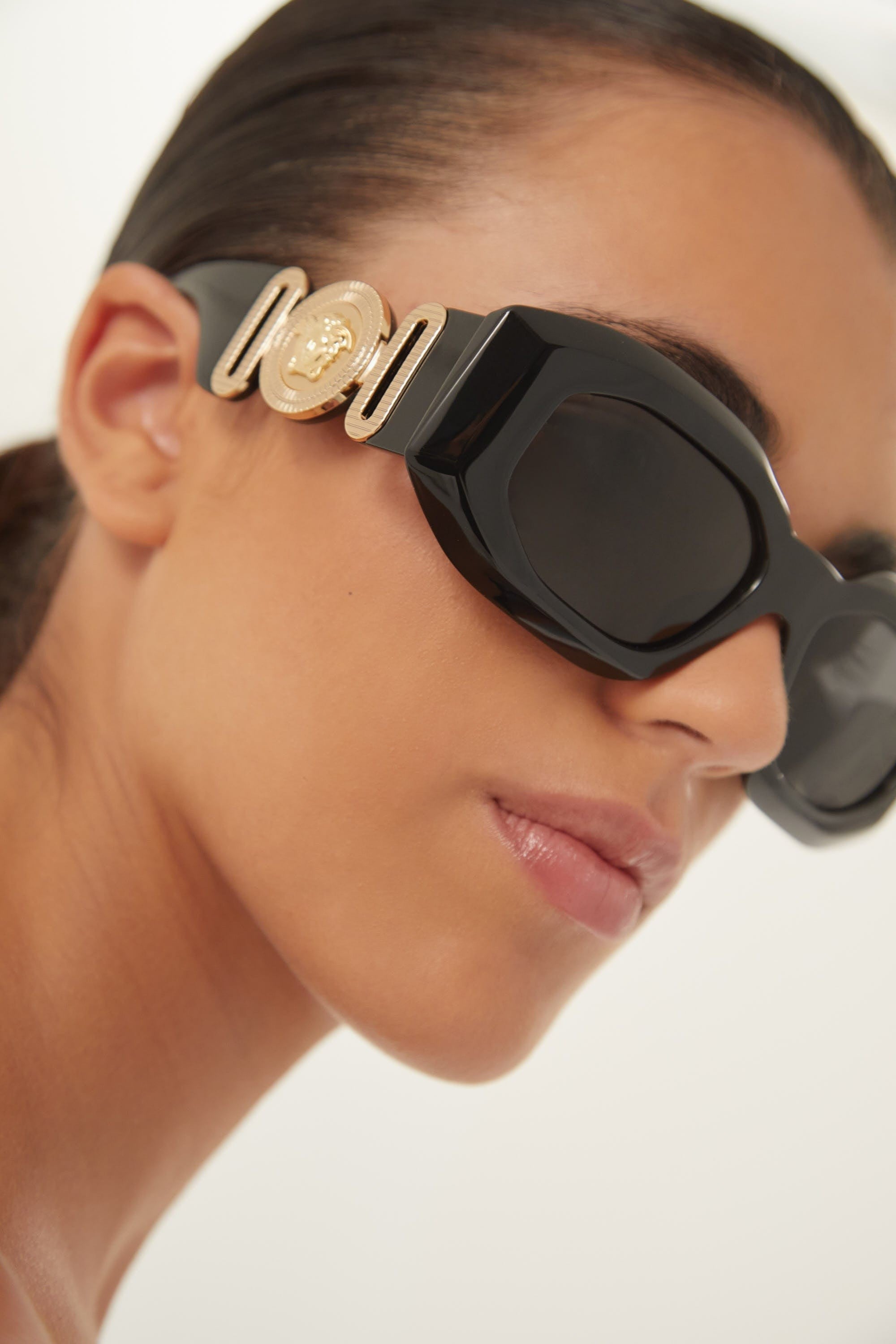 Versace biggie bold oval sunglasses in black with iconic jellyfish