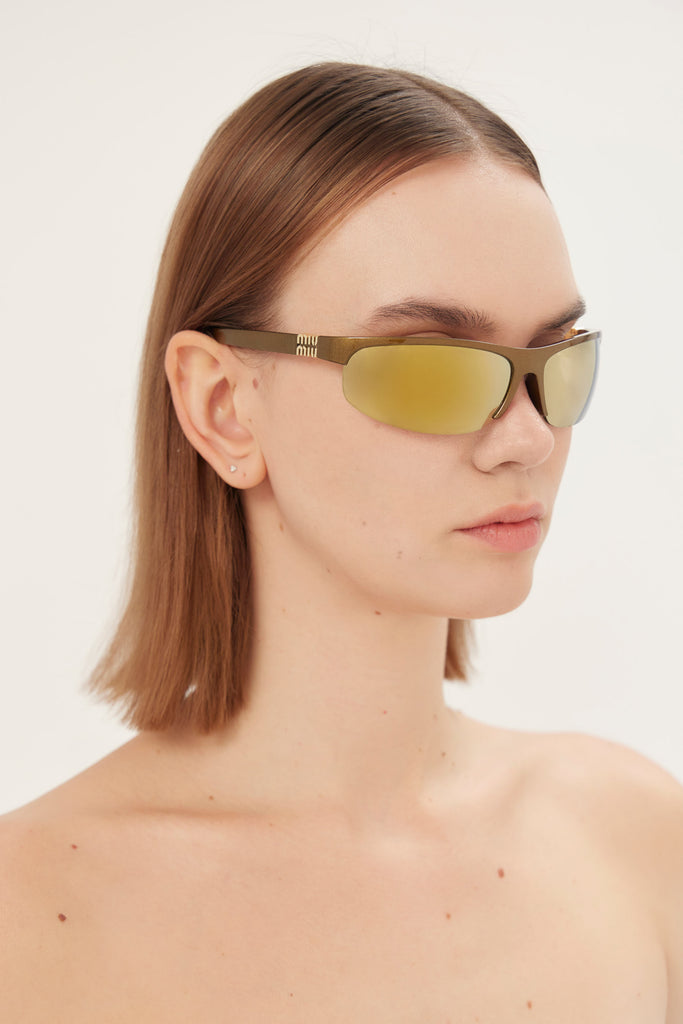 MIU MIU ラッフアラウントサンクラス MUA02S 16Y8G1 Miu Miu brown and gold sunglasses 0MU A02S 16Y8G1 – Eyewear Club